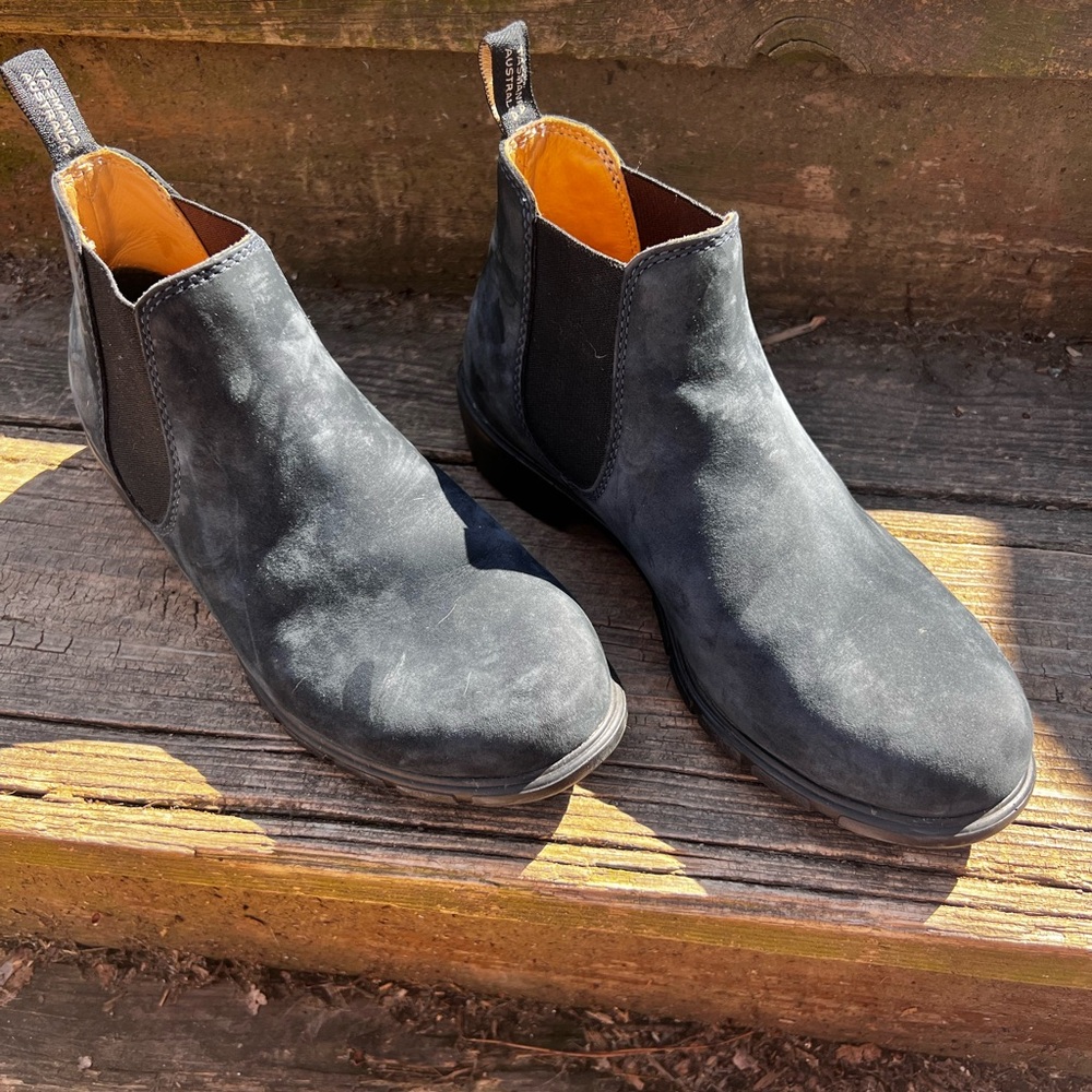 Woman’s Navy Blundstone Chelsea Boots